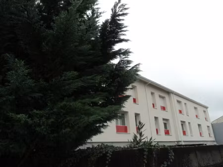 pessac - t2 bien agencé 1er étage pkg - rés. récente