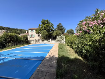 maison avec jardin et piscine