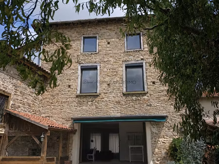 maison en pierre rénovée et climatisée avec garage – fort potentiel – monts du lyonnais