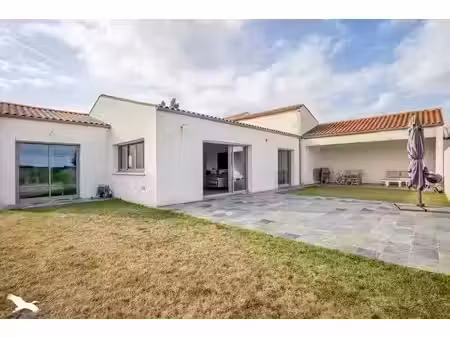 vente maison 4 pièces 120 m² saint-laurent-de-la-prée (17450)