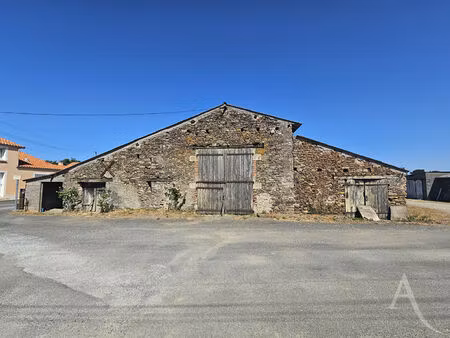 vente maison 1 pièce  250.00m²  corcoué