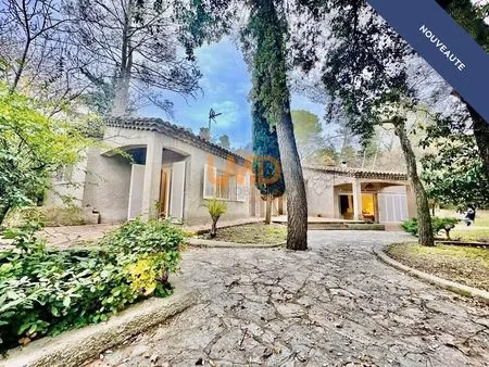 adresse d'exception-villa plain pied-parc arboré-beaux volumes