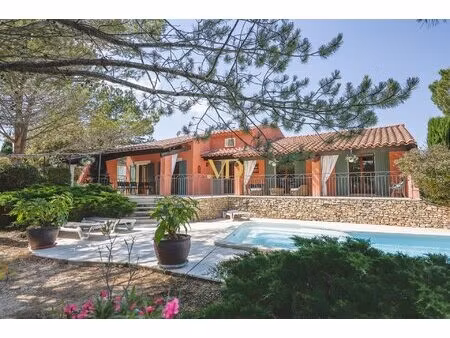 villa avec 3 chambres et studio & piscine proche de saint saturnin lès apt