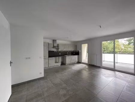 location appartement 3 pièces 68.3 m² à montceau (38300)  850 €