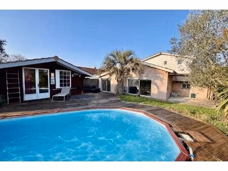située à ambarès-et-lagrave  maison familiale de 155 m2