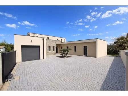 fargues-saint-hilaire  maison d’architecte de 185 m2  4 chambres prestations haut de gamme