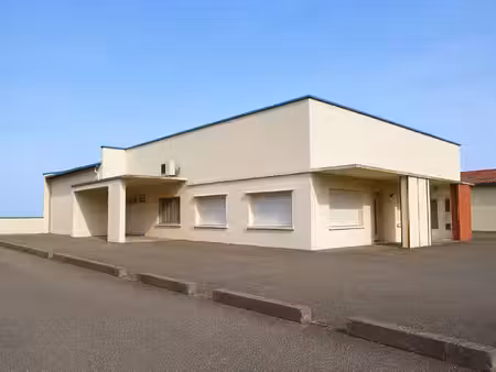 location local commercial