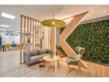 location local professionnel 179m²