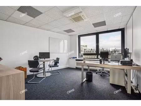 location local professionnel 152m²