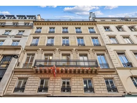 location local professionnel 63m²