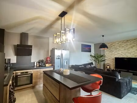 charmant appartement de type t3 avec terrasse  place de parking et garage fermé dans une..