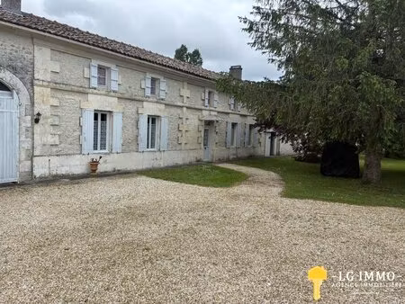 belle maison familiale de 315 m2  4 chambres  terrain 8000 m2  dependances
