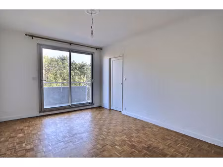 location appartement 2 pièces  47.94m²  aubervilliers