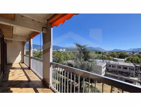spacieux t4 de 111 m2 avec 3 balcons et vue panoramique sur