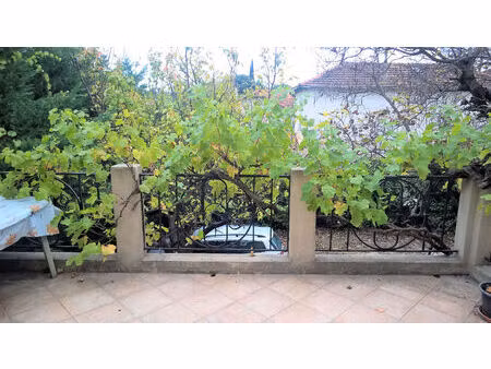 à louer  appartement d'une surface habitable de 80 m²  4 pièces à carpentras (84200).