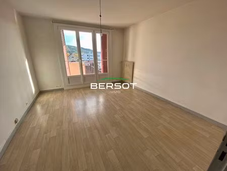 appartement t3 en chauffage collectif avec balcon  cave et parking collectif