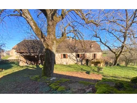 secteur gramat  à vendre corps de ferme en pierre avec dépendances  3 chambres  5582m² de.