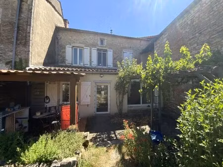 à vendre gramat – centre-ville à pied – belle maison rénovée offrant une vie de...