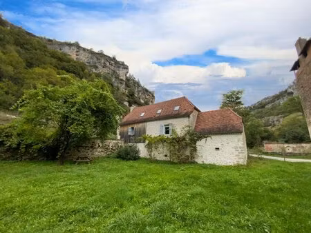 a vendre rocamadour  maison t4 en pierre entièrement restaurée  terrain 2 513 m² bordé par