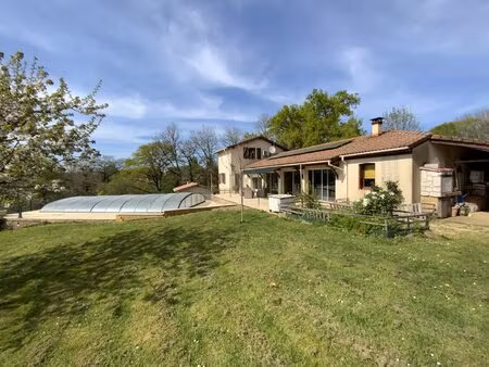 a vendre secteur gramat  pavillon t7  4 chambres  terrain 2 764 m² avec piscine