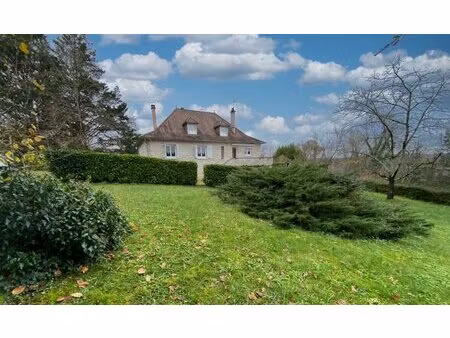 maison de caractère t5 avec potentiel d’aménagement supplémentaire grand terrain clôturé..