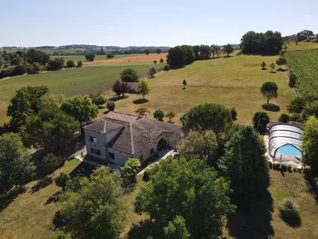 élégante propriété de charme au cœur de la campagne 4 7 hectares  piscine et dépendances