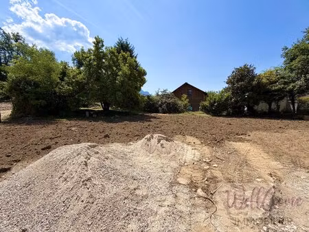 terrain constructible de 735m² viablisé à vendre sur grésy-sur-aix !