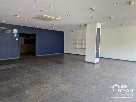 location local commercial 300m² pornic 44210