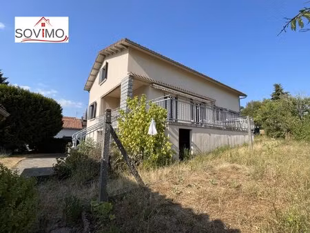 rare en centre ville  maison familliale avec vue  dépendances et terrain clos de 817 m2.