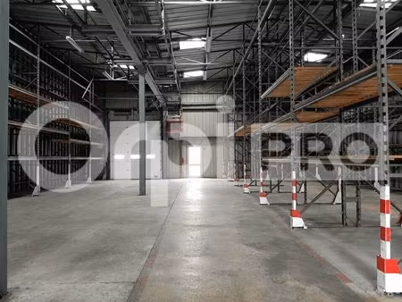 location local d’activités coignieres 78310 551m²