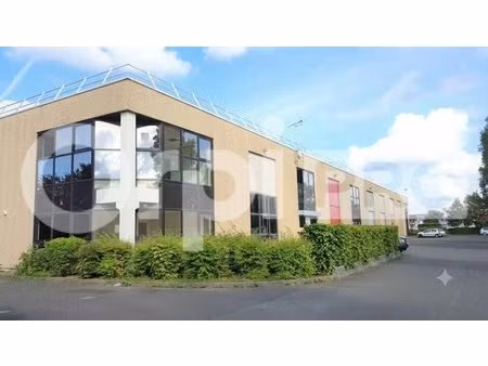 location local d’activités coignieres 78310 882m²