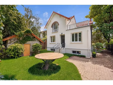 maison de luxe à louer dans le quartier pasteur