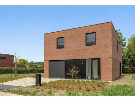 nieuwbouwwoning in zeer rustige straat!