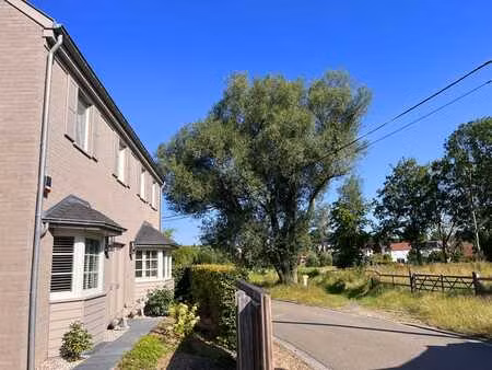 villa de standing située au calme sur un terrain de 67 ares