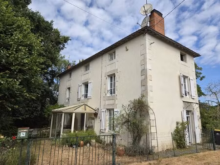 maison 6 pièces de 143 m² à moussac