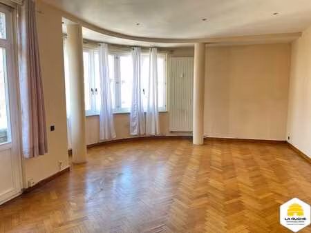lumineux appartement 2ch  68m² nets  vaste séjour  proche de