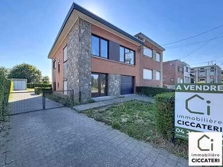 maison 3 façades avec terrasse  jardin  garages à flémalle