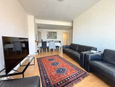 evere – bel appartement 2 chambres de 80 m² avec box fermé