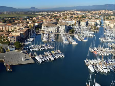 murs commerciaux port et plage fréjus