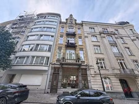 appartement 2 chambres - place communale de saint-gilles