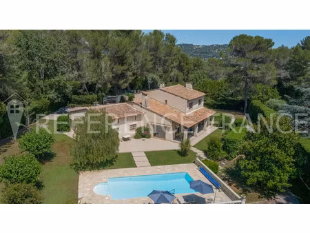villa de luxe à vendre dans le quartier les colles-camp lauvas-font de l'orme
