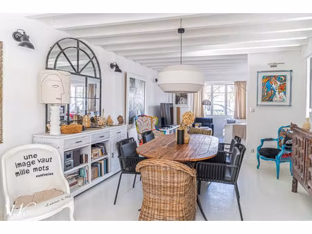maison de luxe à vendre dans le quartier aiguillon