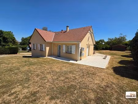 maison d'habitation 5 chambres sur sous-sol/garage le tout sur terrain clos