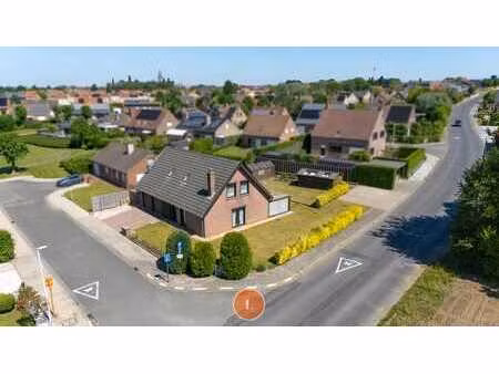 villa met 5 slaapkamers weidse vergezichten en toch nabij...
