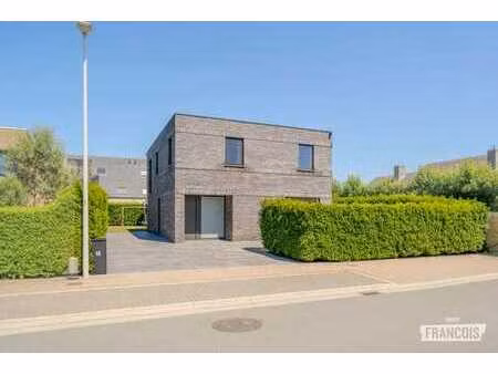 maison économe en énergie  finie avec soin  4 chambres à br…