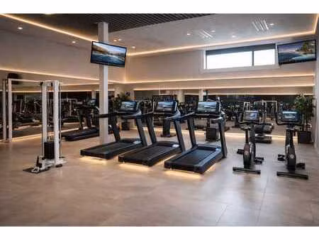 salle de fitness rentable: infrastructure moderne & parking