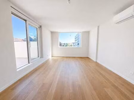 instapklaar nieuwbouwappartement met 2 terrassen