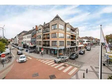 instapklaar appartement met prachtig zicht op de markt va...