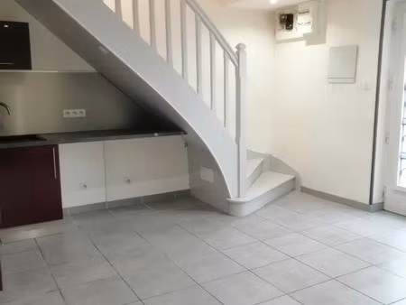 maison de ville en duplex - proche du centre et ses commodités - brignais