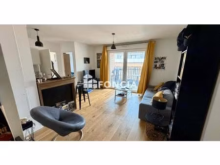 t2 en résidence récente avec balcon et garage fermé